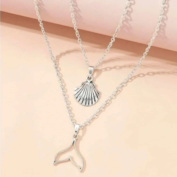 Jewelry - ⚠️Clearance Silver Shell And Tail Charm Necklace